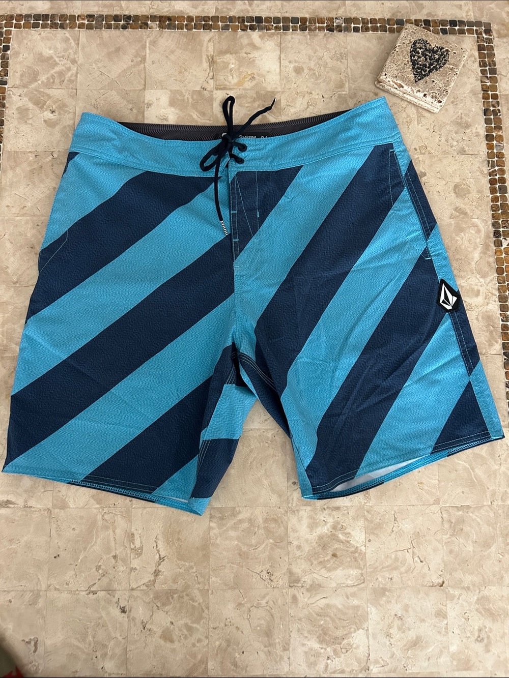 Volcom Men's Quarta Static Mod boardshorts diagonal striped cinch fly technology